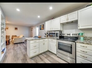 5705 Harvest Hill Rd in Dallas, TX - Building Photo - Building Photo