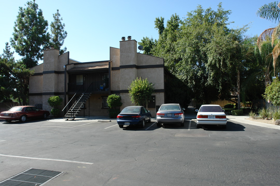 The Woods in Bakersfield, CA - Building Photo