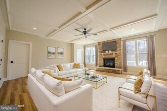 2424 Carey Ln in Vienna, VA - Building Photo - Building Photo