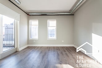 935 W Belmont Ave, Unit 603 in Chicago, IL - Building Photo - Building Photo