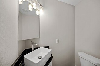 2218 Winrock Blvd in Houston, TX - Building Photo - Building Photo