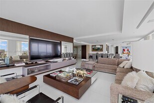 10155 Collins Ave in Bal Harbour, FL - Building Photo