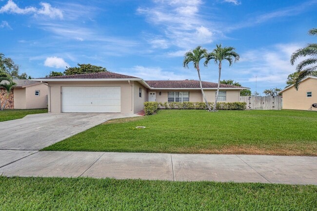 193 Dove Cir in Royal Palm Beach, FL - Building Photo - Building Photo