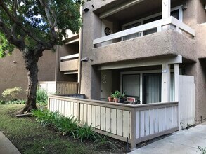 21372 Brookhurst St in Huntington Beach, CA - Foto de edificio - Building Photo