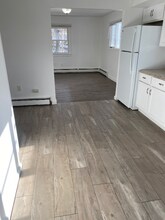 1042 Main St in Leeds, NY - Foto de edificio - Building Photo