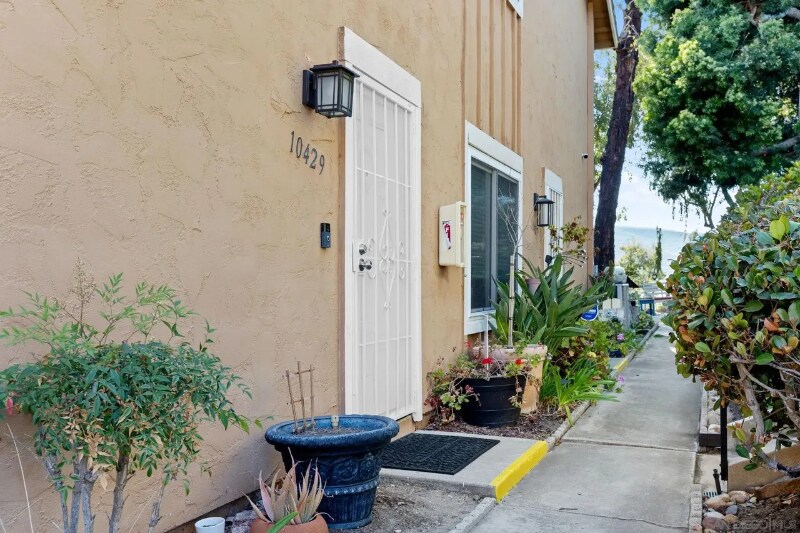 10429 Caminito Rimini in San Diego, CA - Building Photo