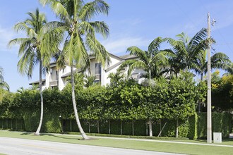 976 6th St S in Naples, FL - Foto de edificio - Building Photo