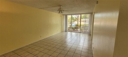 4501 NE 21st Ave, Unit 110 in Fort Lauderdale, FL - Foto de edificio - Building Photo