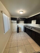 8634 Menlo Ave in Los Angeles, CA - Foto de edificio - Building Photo