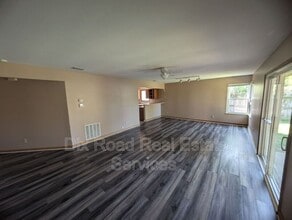 8881 Davidgate Dr in Huber Heights, OH - Building Photo - Building Photo