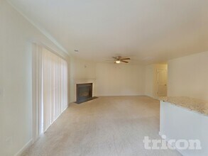 1073 Crescent Moon Lp, Unit Apt2 in Hopkins, SC - Foto de edificio - Building Photo