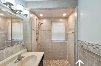 37 Juniper St, Unit 31-1 in Boston, MA - Building Photo - Building Photo