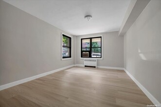 9819 64th Ave, Unit 3B in Rego Park, NY - Building Photo - Building Photo