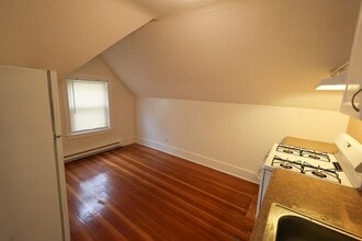 498 Whipple St, Unit 3S in Fall River, MA - Building Photo - Building Photo