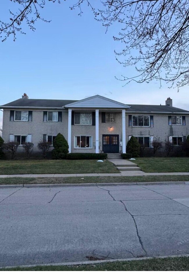 510 Montrose Ave in Royal Oak, MI - Building Photo - Building Photo
