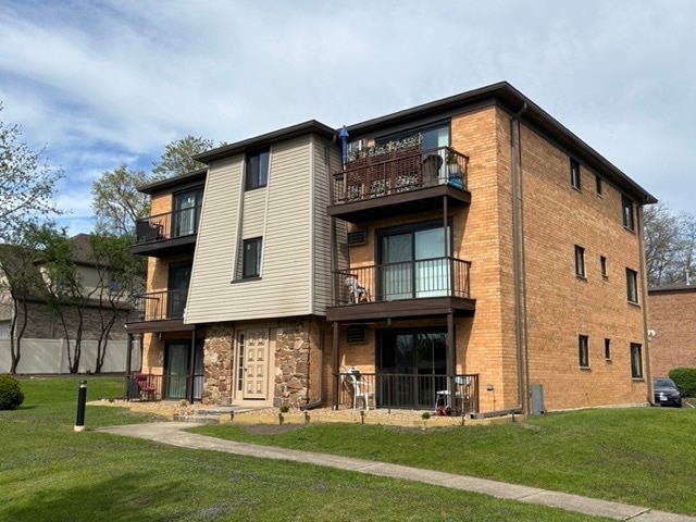 704 65th St in Westmont, IL - Building Photo - Building Photo