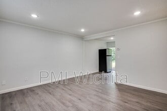 420 W Mahoney Dr in Derby, KS - Building Photo - Building Photo