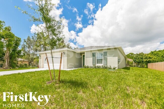 1950 SW Sylvester Ln in Port St. Lucie, FL - Foto de edificio - Building Photo