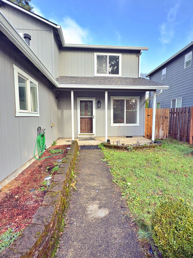 6731 SE Fern Ave in Portland, OR - Building Photo - Building Photo