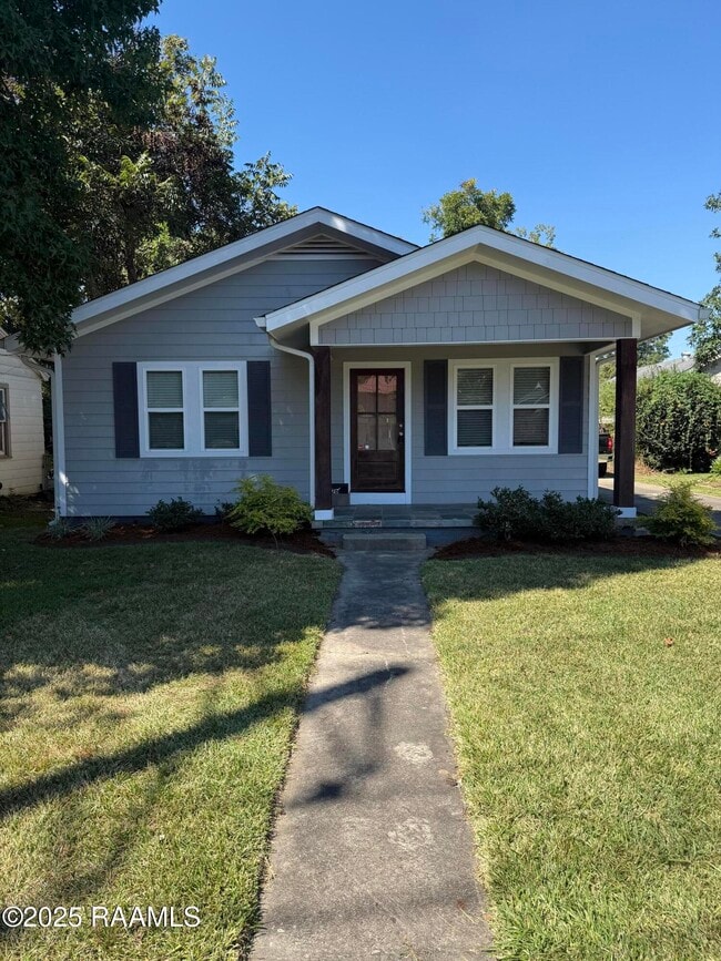 908 St Landry St