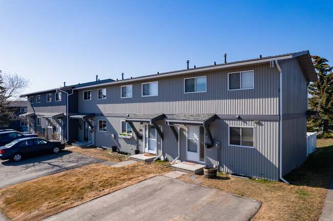 120 Silvercreek NW in Calgary, AB - Building Photo - Building Photo