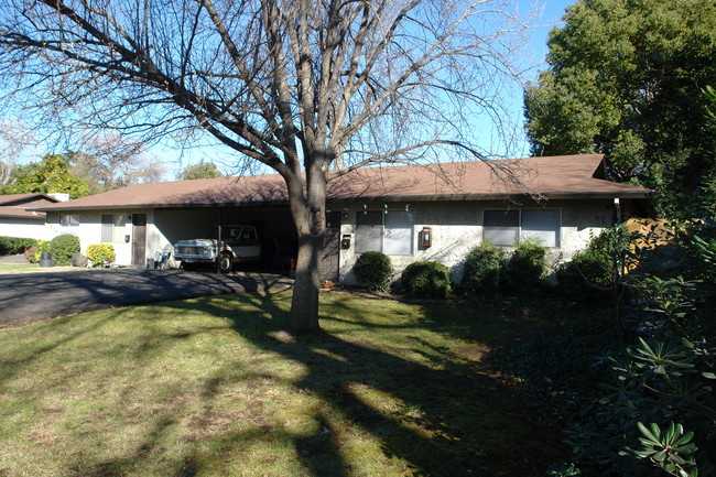 1604 Palm Ave in Chico, CA - Building Photo - Building Photo