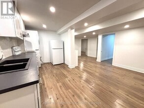 9 Marisa Ct in Vaughan, ON - Building Photo - Building Photo