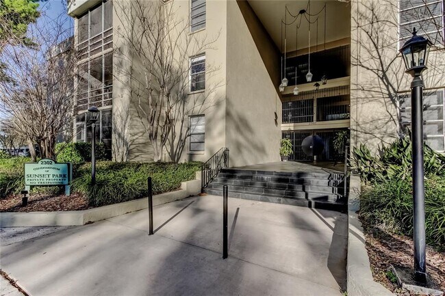 2302 S Manhattan Ave