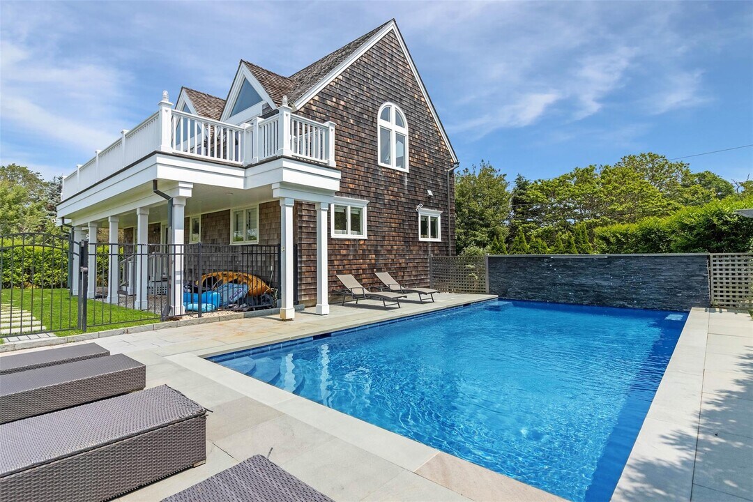 2700 Sound Dr in Greenport, NY - Building Photo