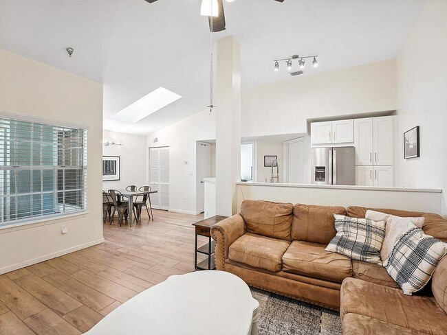 1050 Crystal Way in Delray Beach, FL - Foto de edificio - Building Photo