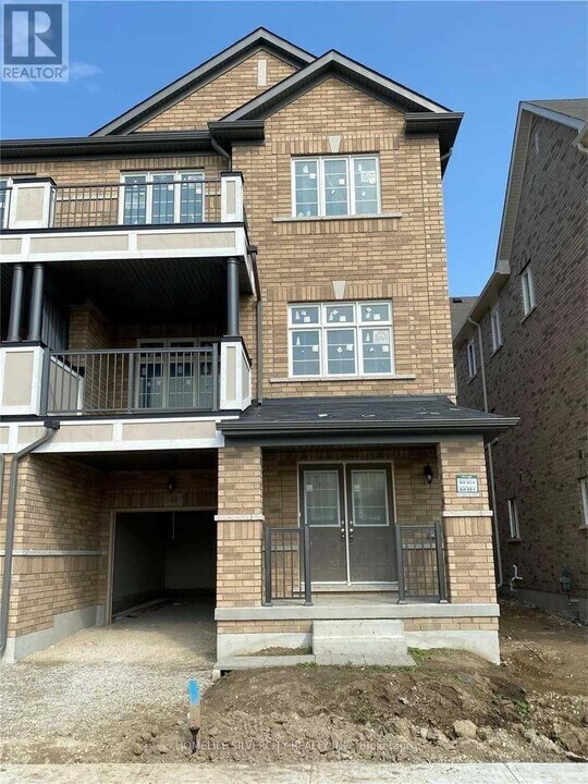 48 Lowes Hill Cir in Caledon, ON - Building Photo