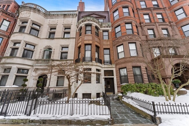 306 Commonwealth Ave