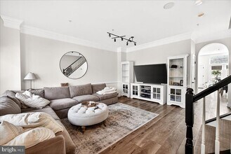 910 Featherstone St in Gaithersburg, MD - Building Photo - Building Photo