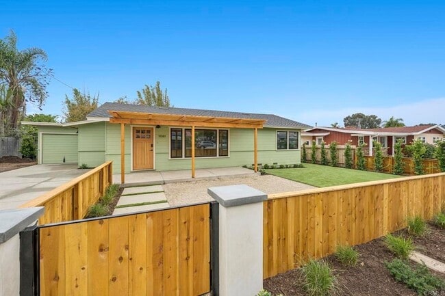 1061 Buena Vista Way, Unit 1 Bedroom 0302 in Carlsbad, CA - Building Photo - Building Photo