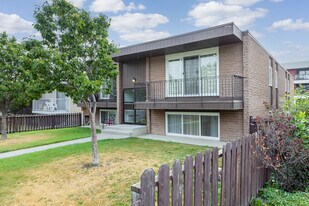 1628 39 St SW in Calgary, AB - Building Photo