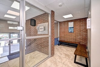 301 Fairview Dr in Brantford, ON - Building Photo - Building Photo