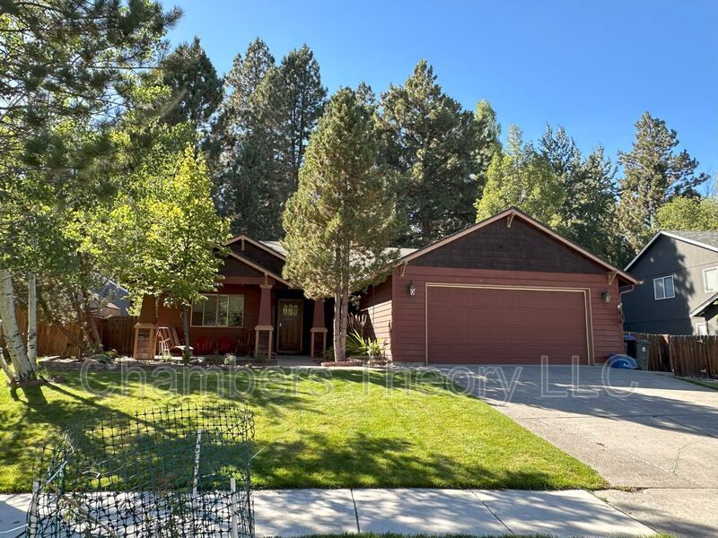 61363 Rock Bluff Ln in Bend, OR - Foto de edificio