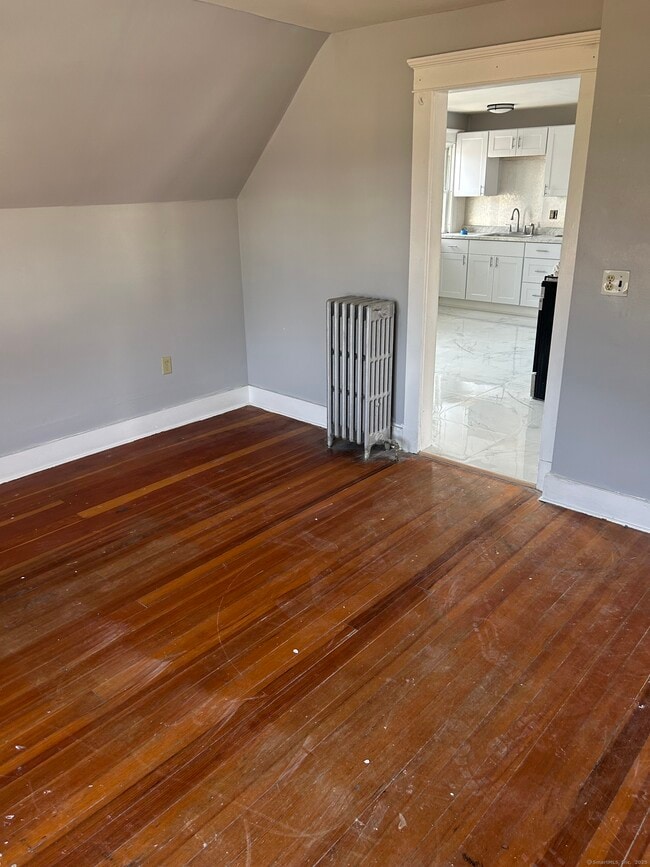 54 Bradley Ave in Hamden, CT - Building Photo - Building Photo