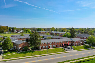 Williamsburg Village Apartments in Springfield, OH - Foto de edificio - Building Photo