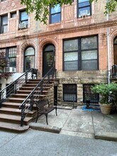 219 Clinton Ave in Brooklyn, NY - Building Photo - Building Photo