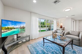 606 Wedge Dr in Naples, FL - Building Photo - Building Photo