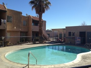 May Lane Apartments in Barstow, CA - Foto de edificio - Building Photo