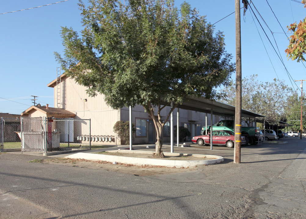 307 N Brown St in Hanford, CA - Building Photo