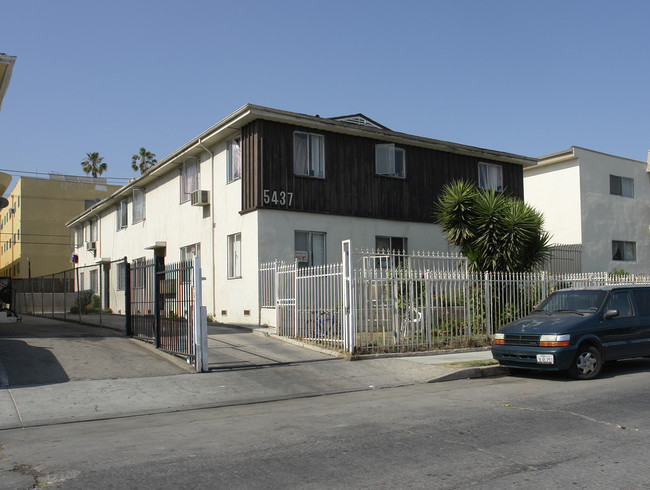 5437 Romaine St in Los Angeles, CA - Building Photo - Building Photo