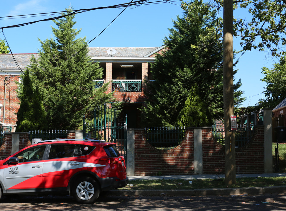 1307 Fort Stevens Dr NW in Washington, DC - Foto de edificio