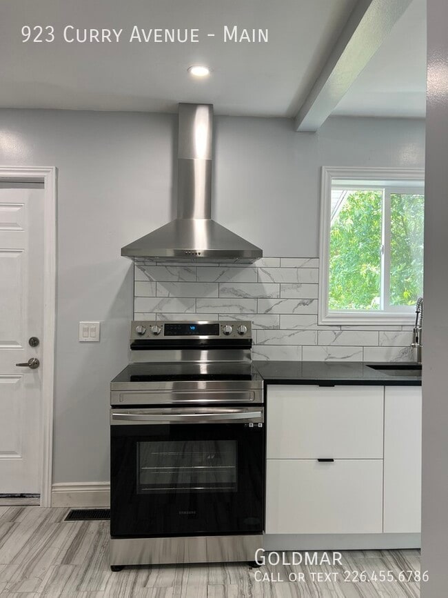 property at 923 Curry Ave