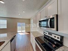 2986 E N Vlg Dr in Layton, UT - Building Photo - Building Photo