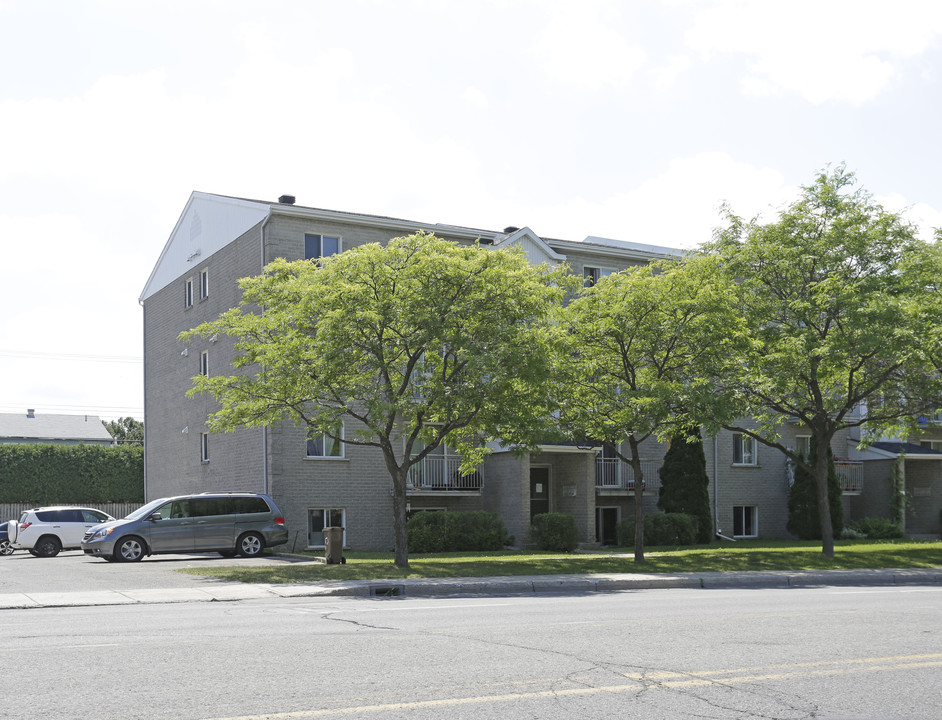 18134 de Pierrefonds in Montréal, QC - Building Photo