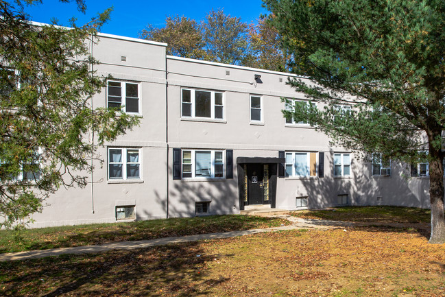 Westwood Court Apartments in Woodbury, NJ - Foto de edificio - Building Photo