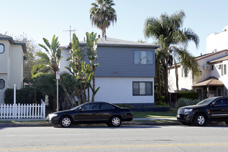 4437-4439 Hazeltine Ave in Sherman Oaks, CA - Building Photo - Primary Photo